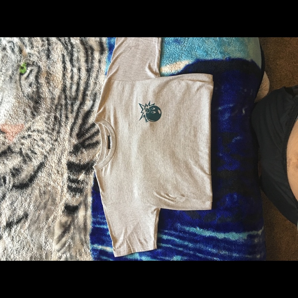 The hundreds gray small t shirt